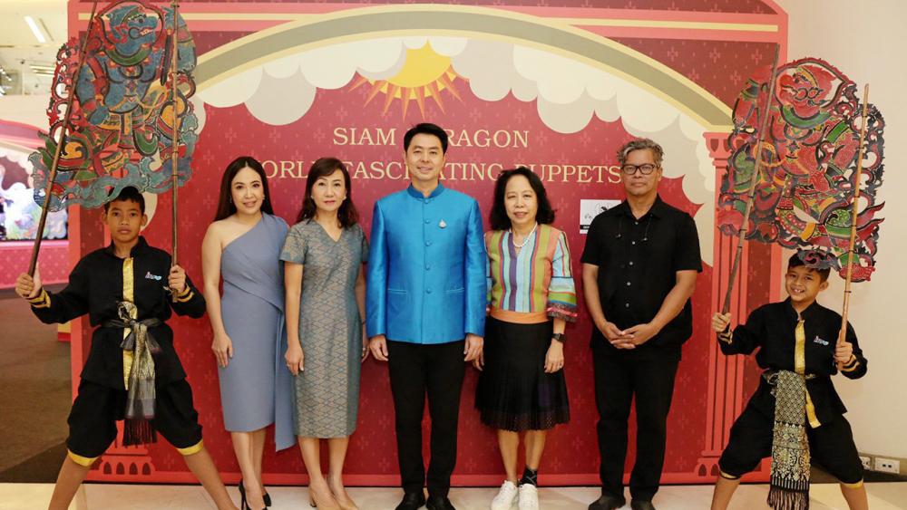 ไปดูหุ่น ปรเมศวร์ งามพิเชษฐ์ และ พาสินี ลิ่มอติบูลย์ เปิดงาน “สยามพารากอน เวิลด์ ฟาสซิเนติ้ง พัพเพ็ทส” ศิลปะการแสดงหุ่นนานาชาติอันทรงคุณค่าจาก 13 ประเทศ โดยมี อารยา จิตตโรภาส, นิมิตร พิพิธกุล และ ศิรนุช โรจนเสถียร มาร่วมงานด้วย ที่สยามพารากอน วันก่อน.