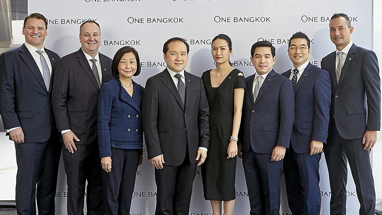 สุดยอด ปณต สิริวัฒนภักดี และ ซู หลิน ซูน เปิดตัวมาสเตอร์แพลนระดับโลก “One Bangkok” โครงการอสังหาริมทรัพย์ครบวงจร โดยมี อุรเสฏฐ นาวานุเคราะห์, ม.ล.ตรีนุช สิริวัฒนภักดี, เดวิด ทิบบ็อตต์ และ แอนโทนี่ อรันเดลล์ มาร่วมงานด้วย ที่ก่อสร้างโครงการ แยกลุมพินี วันก่อน.