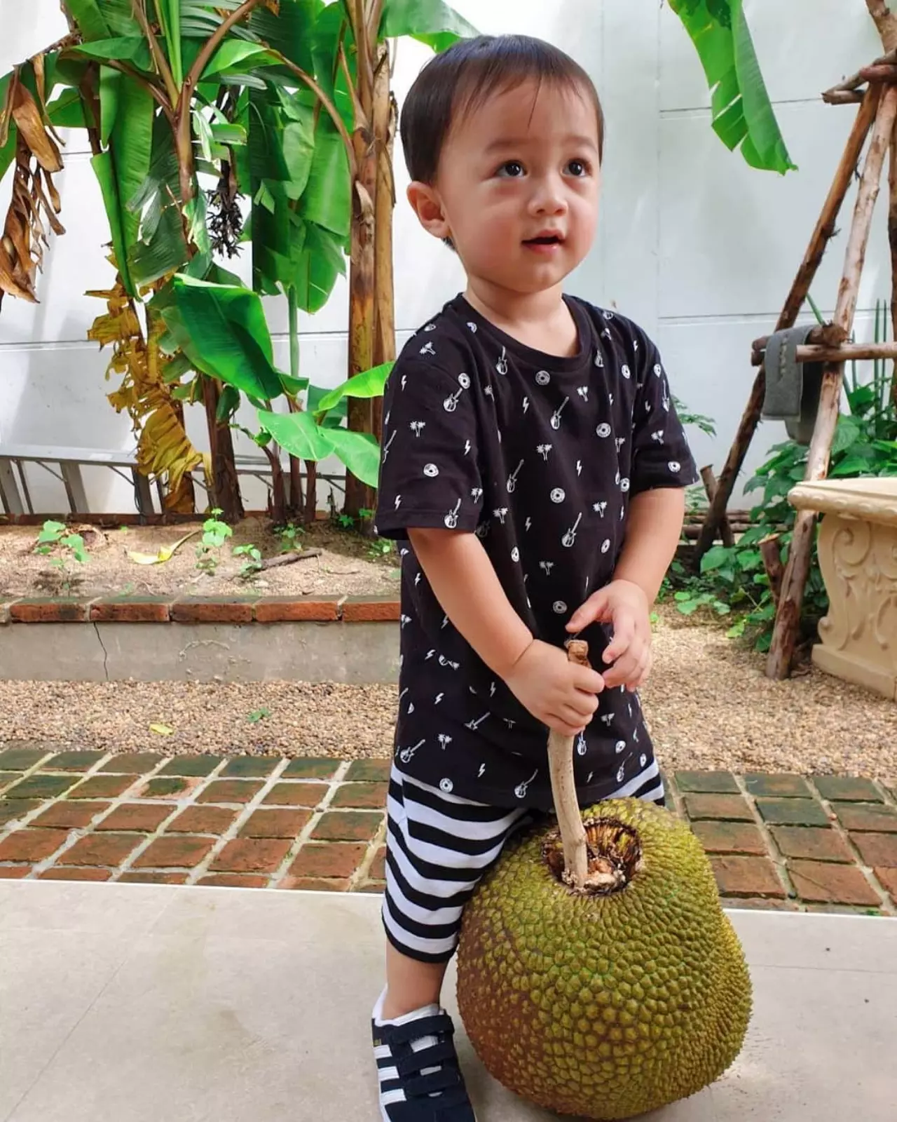 เปิดภาพวัยเด็กนางเอกตัวแม่ หน้าเหมือนลูกชายมากๆ