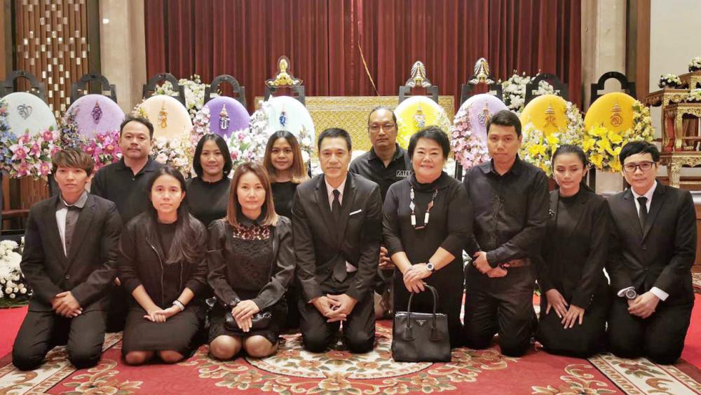 ปลายทางชีวิต กฤษณา งามไตรเลิศ, รติรัตน์ ปานน้อย, ศุภลักษณ์ สิทธิศักดิ์, สราวุธ อำพันฉาย และ สุชาดา แก้วภู่ มาร่วมในพิธีสวดพระอภิธรรมศพ ม.ร.ว.ถนัดศรี สวัสดิวัตน์ บิดา ม.ล.ศิริเฉลิม สวัสดิวัตน์ และ ม.ล.ภาสันต์ สวัสดิวัตน์ ที่วัดเทพศิรินทราวาส ค่ำวันก่อน.
