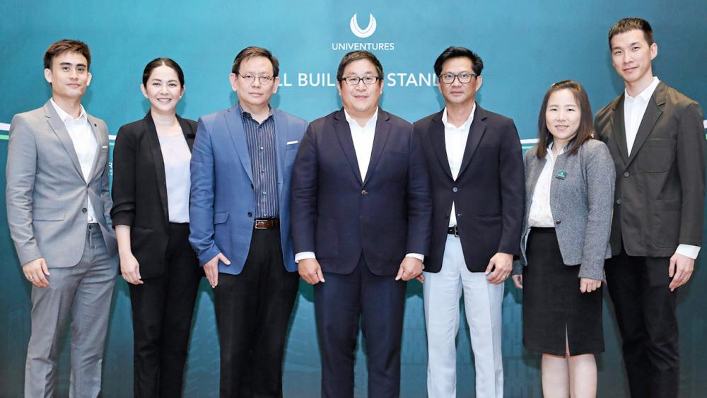 แนวโน้ม วรวรรต ศรีสอ้าน จัดงานเสวนา “WELL BUILDING STANDARD The Next Chapter of Eco-Living’s Revolution” เพื่อเผยเทรนด์อาคารยุคใหม่กับการพัฒนาที่อยู่อาศัย โดยมี รศ.ดร.อรรจน์ เศรษฐบุตร และ รชฏ วรรณกนก มาร่วมงานด้วย ที่โรงแรมดิ โอกุระ เพรสทีจ วันก่อน.