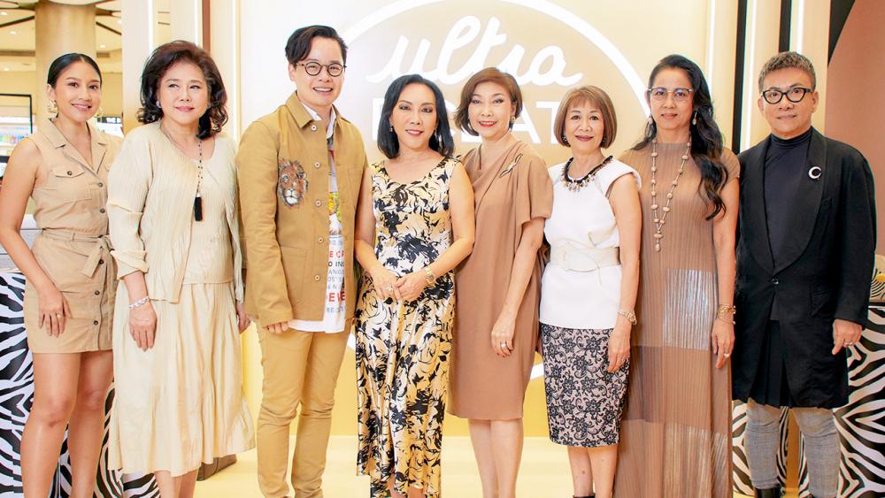 ทำผิวสวย รุจิตร สุธนะเสรีพร จัดงานเปิดตัว “ฟิโต-แต็งท์ อัลตร้า เอ-คลาท์” ครีมรองพื้นนวัตกรรมใหม่เพื่อประกายผิวกระจ่างจากเครื่องสำอางซิสเล่ย์ โดยมี สมศักดิ์ ชลาชล, สุริยน ศรีอรทัยกุล, สุวลักษณ์ มหันตคุณ และ นภาลัย อารีสรณ์ มาร่วมงานด้วย ที่สยามพารากอน วันก่อน.