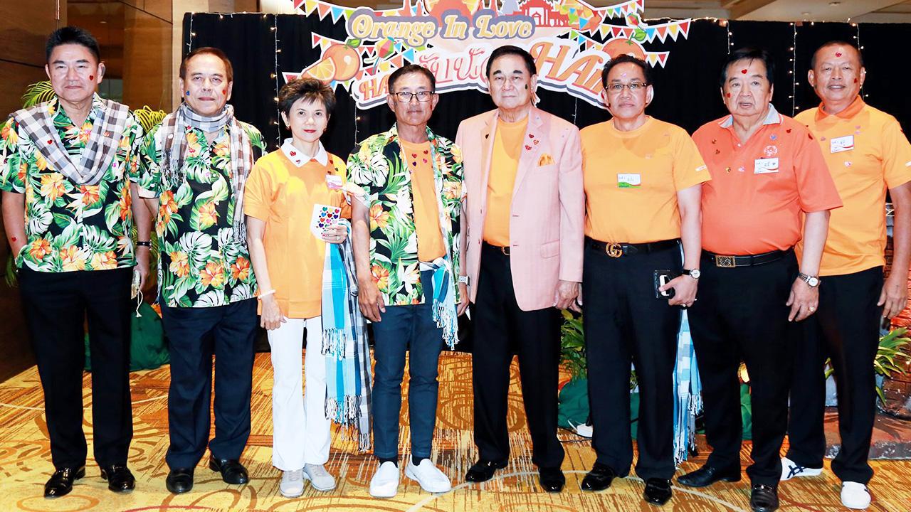 รุ่นหนึ่ง พล.อ.ต.นพ.สันติ ศรีเสริมโภค ปธ.บห.หลักสูตรสื่อสุขภาพ ราชวิทยาลัยจุฬาภรณ์ เป็นประธานในงานเลี้ยงรุ่น รุ่น 1 “ORANGE IN LOVE” โดยมี ดร.อัศวิน อิงคะกุล, ไพวงษ์ เตชะณรงค์ และ พล.ต.ต.วิชัย สังข์ประไพ มาร่วมงานด้วย ที่โรงแรมมิราเคิล แกรนด์ วันก่อน.
