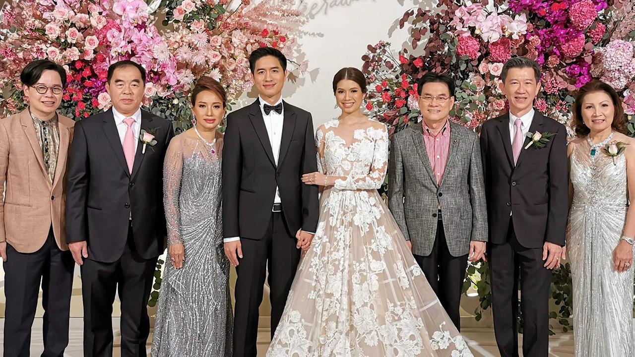 วิวาห์ชื่นมื่น จุรินทร์ ลักษณวิศิษฏ์ รองนายกรัฐมนตรี และ รมว.พาณิชย์ เป็นประธานในงานวิวาห์ระหว่าง ชนันเนตร์ บุตรี ชัย–วัลลภา มนูญพงศ์ กับ วีรวุฒิ บุตร วิบูลย์–ภาระวี ฮ้อแสงชัย โดยมี สุริยน ศรีอรทัยกุล มาร่วมอวยพรด้วย ที่ห้องฉัตราบอลรูม โรงแรมสยาม เคมปินสกี้ วันก่อน.