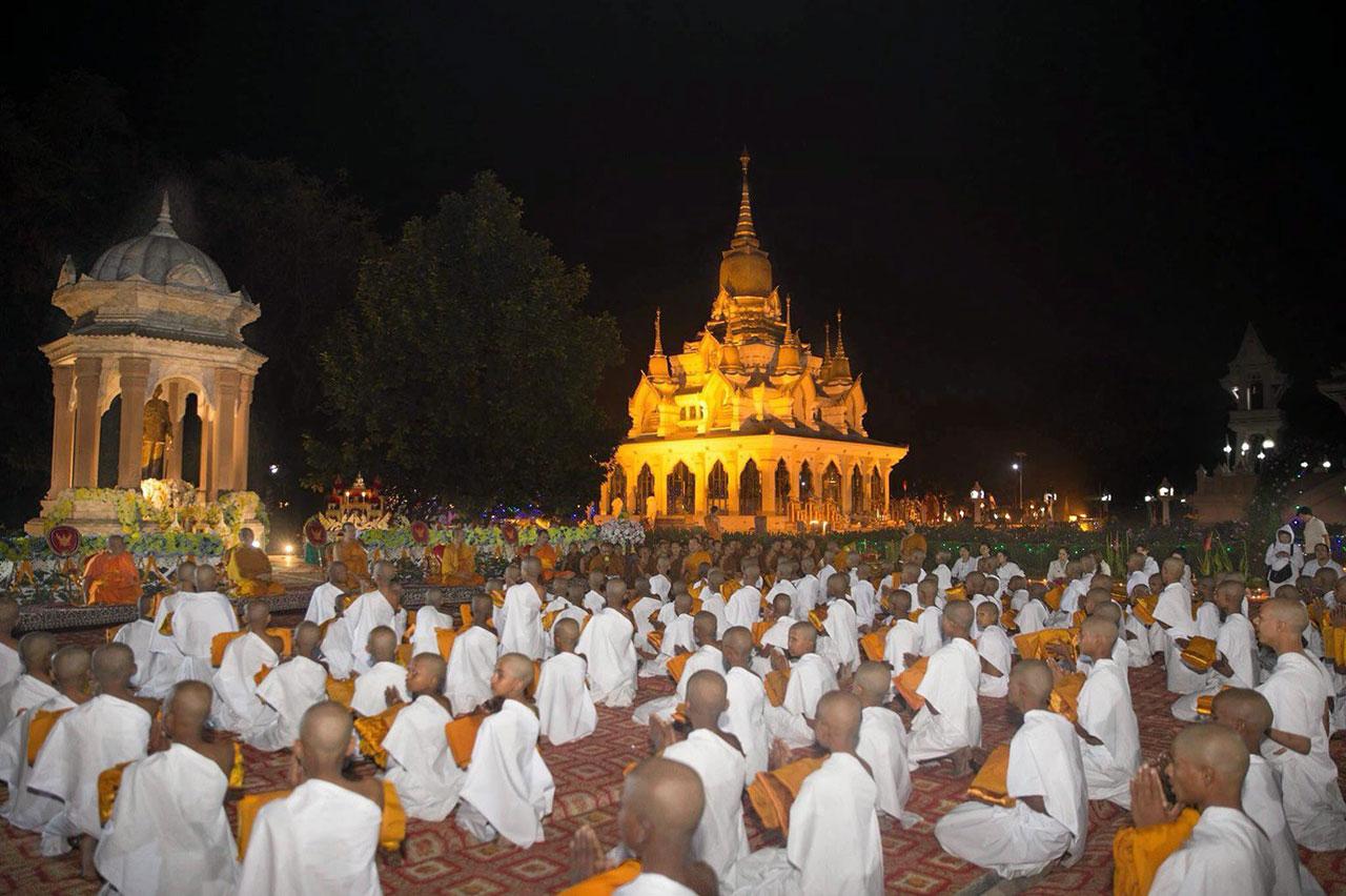 บริเวณลานหน้า พระมหาธาตุเจดีย์เฉลิมราชศรัทธา เป็นสถานที่ประกอบพิธีบรรพชากุลบุตรของชาวอินเดียทุกปี ซึ่งจัดเป็นพิธีใหญ่.