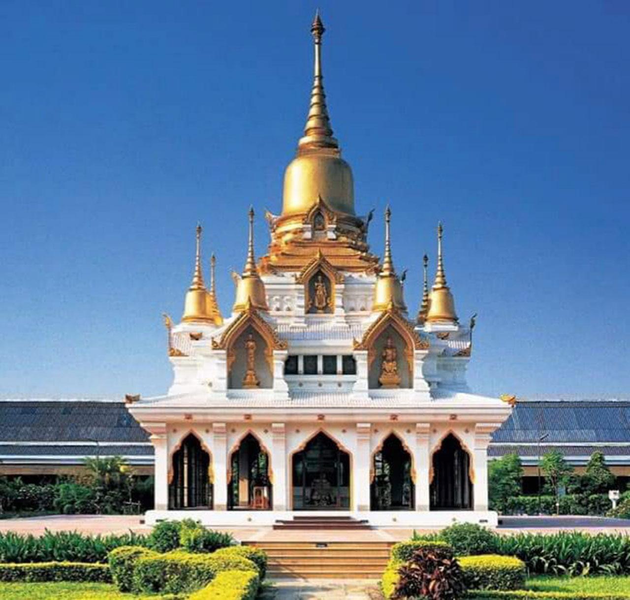 พระมหาธาตุเจดีย์เฉลิมราชศรัทธา ซึ่ง พระบาทสมเด็จพระบรมชนกาธิเบศรมหาภูมิพลอดุลยเดชมหาราช บรมนาถบพิตร โปรดเกล้าฯให้สร้างขึ้น ณ วัดไทยกุสินาราเฉลิมราชย์อินเดีย.