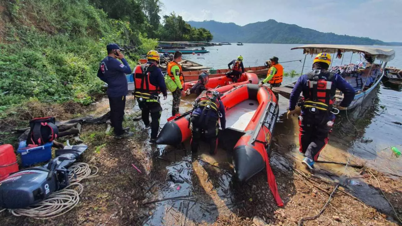 ล่องเรือสู่เหวนรก กู้ซากช้างป่า 11 ตัว ใช้โดรนบินตามติดภารกิจ 