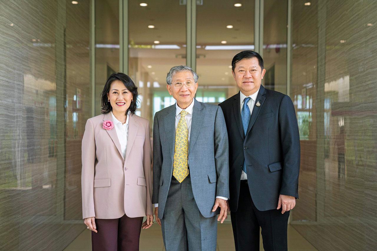 รศ.นพ.กฤษณ์ จาฏามระ ให้การต้อนรับ “พิชัย-บุษบา จิราธิวัฒน์”