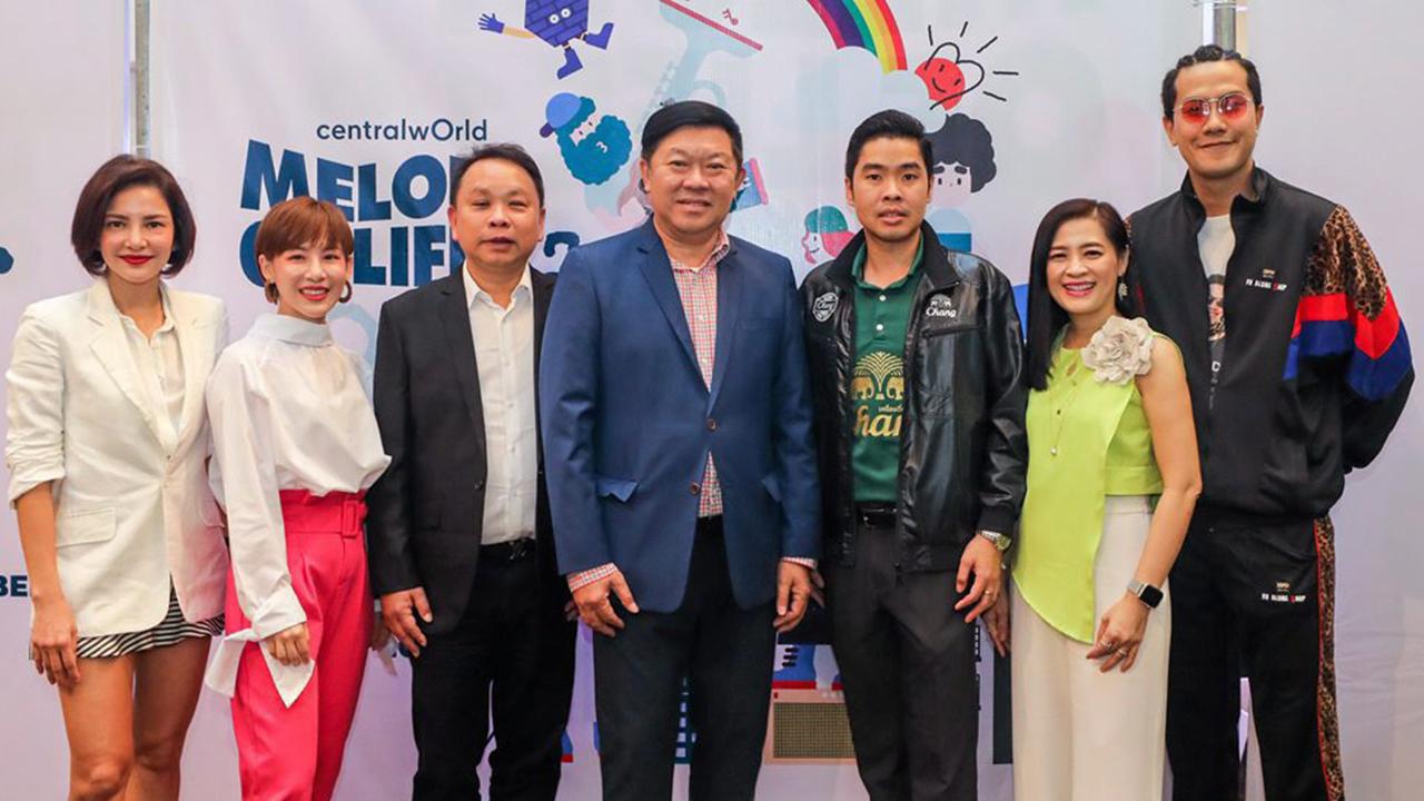 รอฟัง พิชัย จิราธิวัฒน์ และ ดร.ณัฐกิตติ์ ตั้งพูลสินธนา แถลงข่าวการจัด “Melody of Life ครั้งที่ 12” เทศกาลดนตรีครั้งยิ่งใหญ่ ระหว่าง 19-20 ต.ค. โดยมี เบญจพร กำเพ็ชร, ศิระ มหา ศรานนท์, พิยดา จุฑารัตนกุล และ ชุติมน วิจิตรทฤษฎี มาร่วมงานด้วย ที่เซ็นทรัลเวิลด์ วันก่อน.