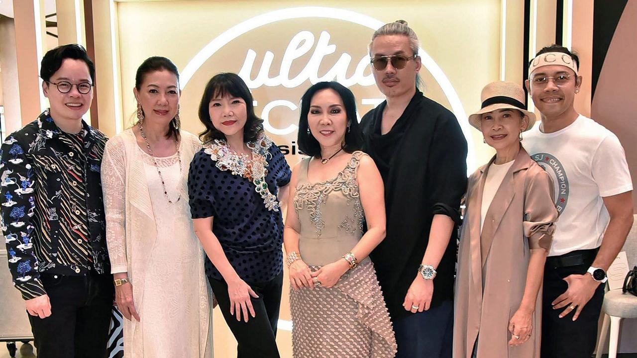 ใช้ดีค่ะ รุจิตร สุธนะเสรีพร จัดงานเปิดตัว “เรเดียนซ์ โฟมมิง ครีม” โฟมทำความสะอาดเมกอัป และสิ่งตกค้างจากมลภาวะ โดยมี สุริยน ศรีอรทัยกุล, ม.ร.ว.อุษณิษา สุขสวัสดิ์, อุไรวรรณ กนกวัฒนาวรรณ, รัตนา ชวนะนันท์ และ รพี ชูสุวรรณ มาร่วมงานด้วย ที่สยามพารากอน วันก่อน.
