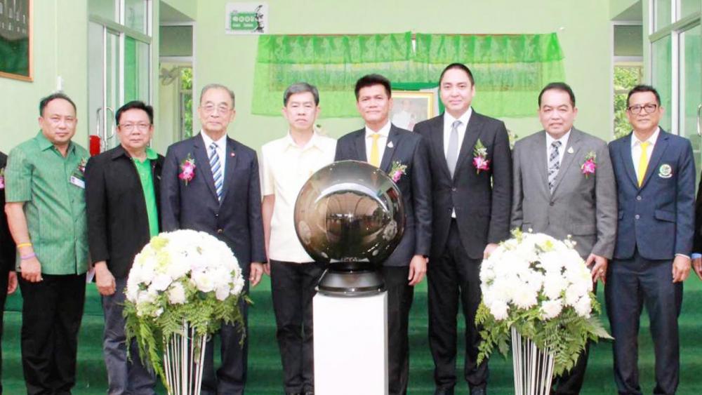 เปิดอาคาร - สาธิต ปิตุเตชะ รมช.สาธารณสุข เป็นประธานเปิด “อาคาร 100 ปี กำพล วัชรพล” โดยมี มานิจ สุขสมจิตร, วัชร วัชรพล, สุรศักดิ์ อินศรีไทย, สุรศักดิ์ เจริญศิริโชติ และ วิเชน โพชนุกูล มาร่วมในพิธีด้วย ที่โรงเรียนไทยรัฐวิทยา 108 (บ้านสำนักทอง) จังหวัดระยอง วันก่อน.