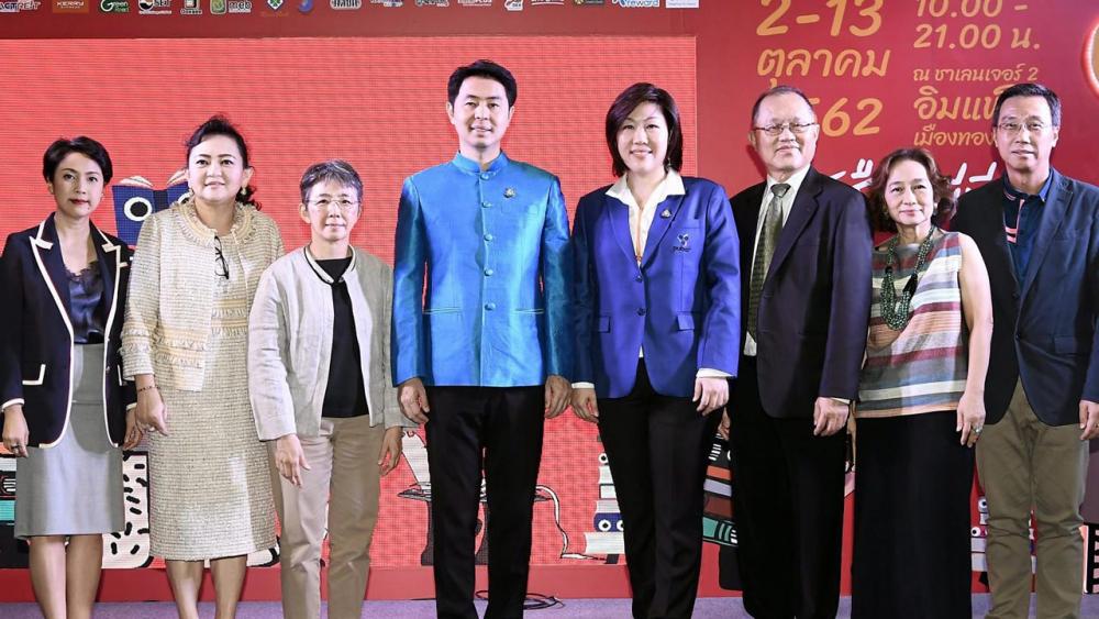 อ่านมากรู้มาก - ปรเมศวร์ งามพิเชษฐ์ เปิดงาน “มหกรรมหนังสือระดับชาติครั้งที่ 24” เพื่อส่งเสริมวัฒนธรรมการอ่านให้สังคมไทย จัดถึง 13 ต.ค. โดยมี โชนรังสี เฉลิมชัยกิจ, ริสรวล อร่ามเจริญ และ ระริน อุทกะพันธุ์ ปัญจรุ่งโรจน์ มาร่วมงานด้วย ที่อิมแพค เมืองทองธานี วันก่อน.