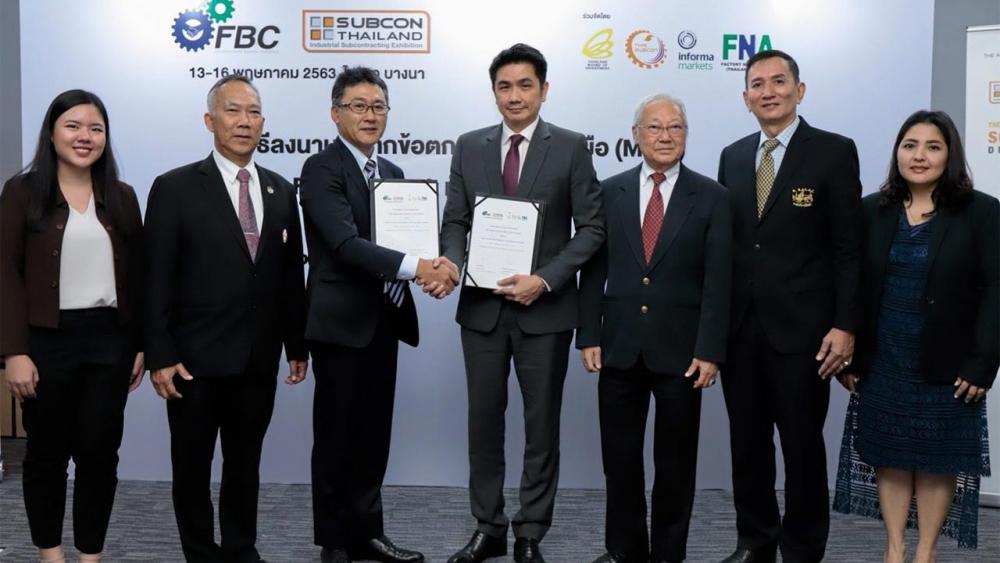 ร่วมมือกัน - สรรชาย นุ่มบุญนำ และ โยอิจิ อินุจิ ลงนามความร่วมมือการจัดงานแสดงสินค้า FBC Bangkok 2020 ในงานซับคอนไทยแลนด์ โดยมี มนู เลียวไพโรจน์, พัลลภ บุญศิริ, เกียรติศักดิ์ จิระขจรวงศ์ และ สุกัญญา อมรนุรัตน์กุล มาร่วมงานด้วย ที่ สนง.อินฟอร์มา มาร์เก็ตส์ วันก่อน.