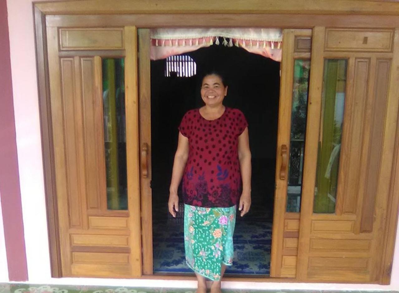 นางเอือก ผลเจริญ หลัง