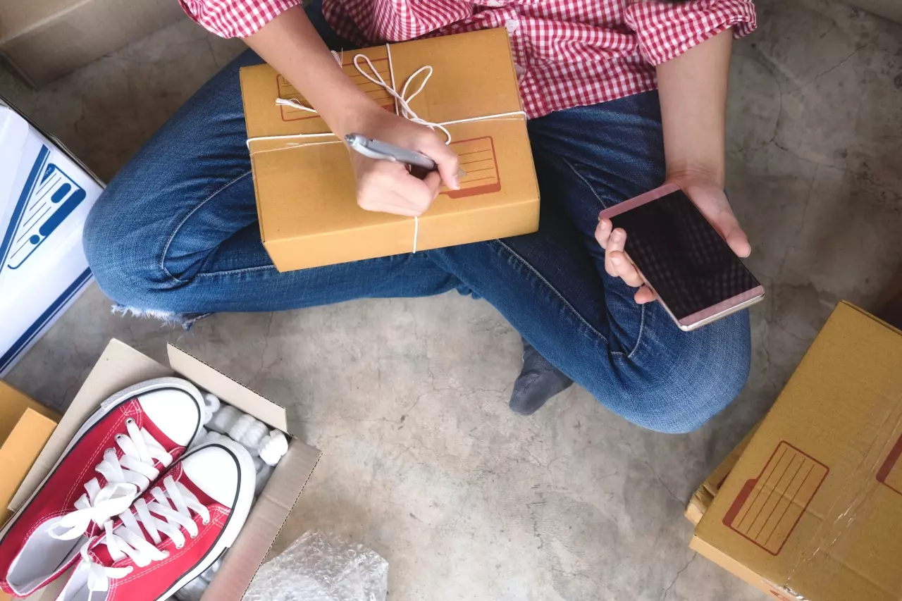 "ส่งด่วน" ล่องหน รับผิดชอบหลักพัน คดีความต้องตามเอง