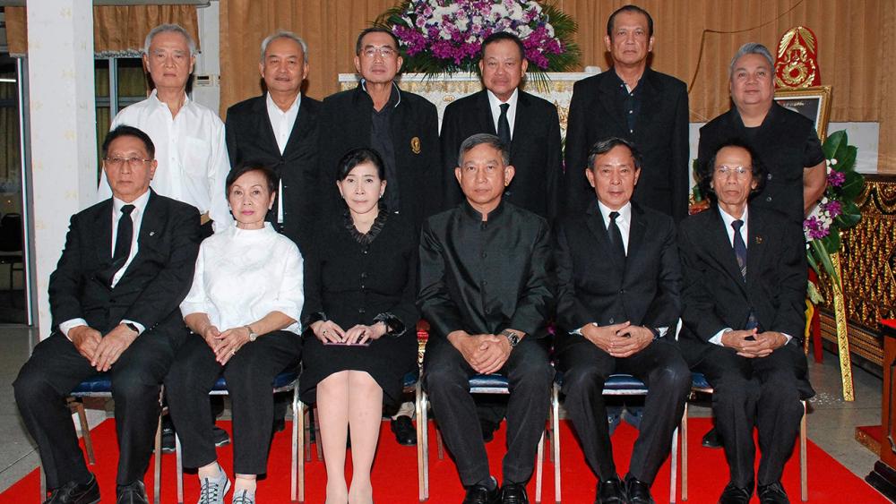 สู่สุคติ พล.อ.อ.ประจิน จั่นตอง เป็นประธานในพิธีสวดพระอภิธรรมศพ สุนทรี อุบลชาติ มารดา สุวพันธ์–สมชาติ อุบลชาติ โดยมี พล.อ.อ.ม.ล.สุปรีชา กมลาศน์, ดร.สมภพ เจริญกุล, ปวีณา หงสกุล, สุพล ทับทิมจรูญ และ ไตรรงค์ ขนอม มาร่วมในพิธีด้วย ที่วัดศิริพงษ์ธรรมนิมิต วันก่อน.