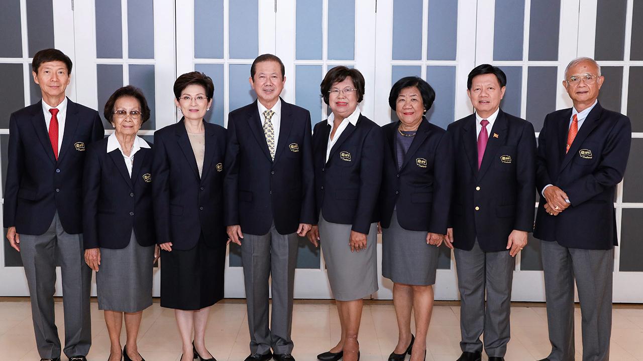 สังสรรค์ สนั่น อังอุบลกุล จัดประชุมคณะ กก.มูลนิธิเอเอฟเอส และสังสรรค์ในเทศกาลตรุษจีน โดยมี จิรวัฒนา จรูญภัทรพงศ์, มาลีรัตน์ ปลื้มจิตรชม, ประจวบ ชำนิประศาสน์, สุรวัฒน์ ชมภูพงษ์ และ พนิดา เทพกาญจนา มาร่วมงานด้วย ที่โรงแรมแกรนด์ ไฮแอท เอราวัณ วันก่อน.