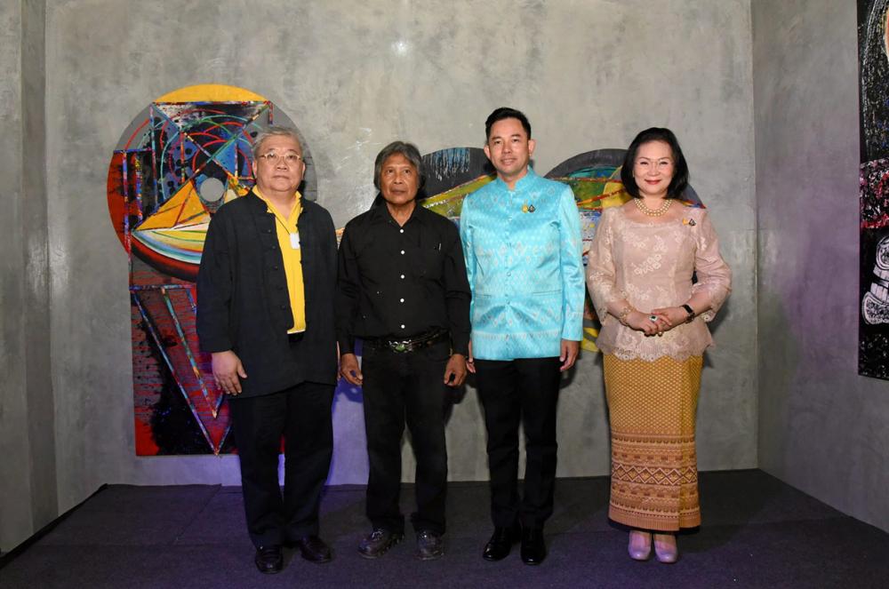 อิทธิพล คุณปลื้ม และคุณหญิงปัทมา ลีสวัสดิ์ตระกูล ร่วมเปิดบ้านศิลปินแห่งชาติ.