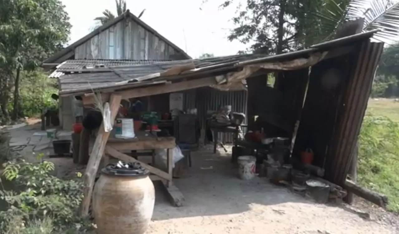 สงสารยายชุบ เนื้องอกเท้าซ้าย เข่าหลุด เร่ขายก๋วยจั๊บ เลี้ยงลูกป่วย