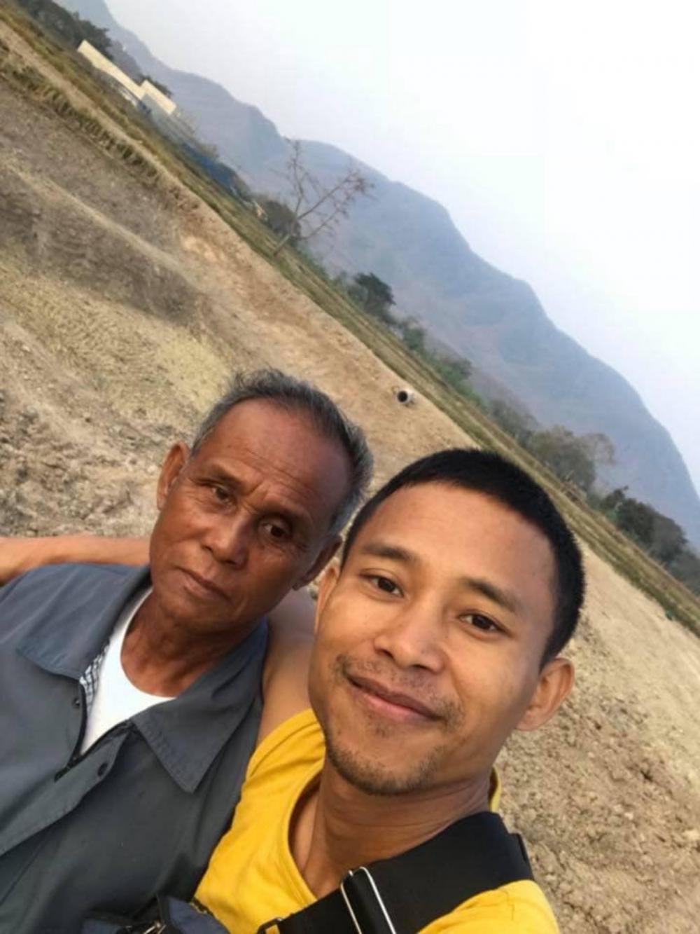 นายเอนก กับพ่อ