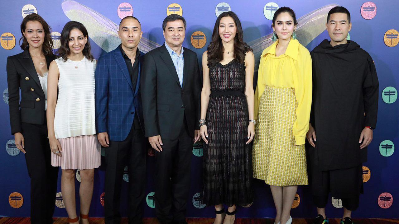 ต้องทำได้ - ประนัปดา พรประภา จัด “ดราก้อนฟลาย 360 ซัมมิท” งานเสวนาเรื่องราวการเปลี่ยนแปลงทางสังคมเพื่อความเสมอภาคทางเพศอย่างแท้จริง โดยมี อภิสิทธิ์ เวชชาชีวะ, วรนัยน์ วาณิชกะ และ อารยา เอ ฮาร์เก็ต มาร่วมงานด้วย ที่โรงแรมเซ็นทาราแกรนด์ เซ็นทรัลเวิลด์ วันก่อน.