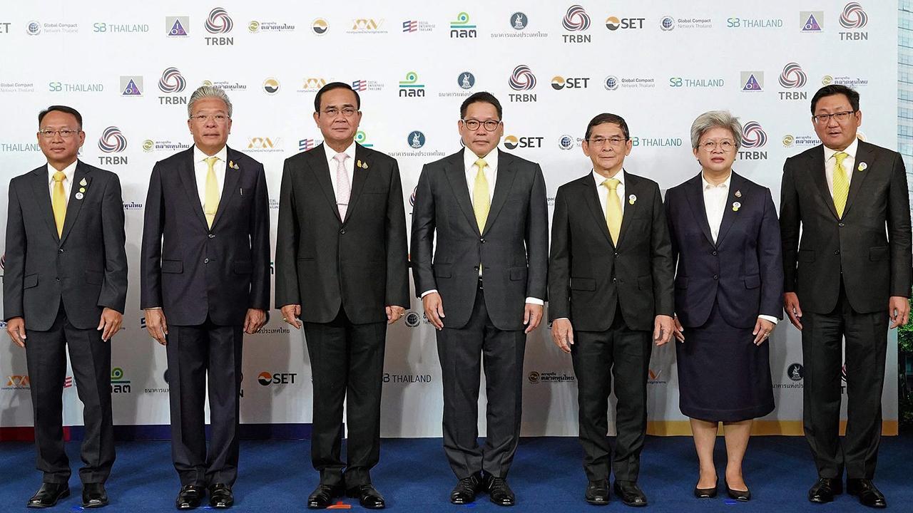 ยั่งยืน พล.อ.ประยุทธ์ จันทร์โอชา นายกรัฐมนตรี เปิดเครือข่ายเพื่อความยั่งยืนแห่งประเทศไทย พร้อมงานสัมมนาเรื่อง ถึงเวลา เติบโต ร่วมกัน โดยมี ดร.อุตตม สาวนายน, วรวิทย์ จำปีรัตน์, ดร.ทศพร ศิริสัมพันธ์ และ รื่นวดี สุวรรณมงคล มาร่วมงานด้วย ที่โรงแรม ดิ แอทธินี วันก่อน.