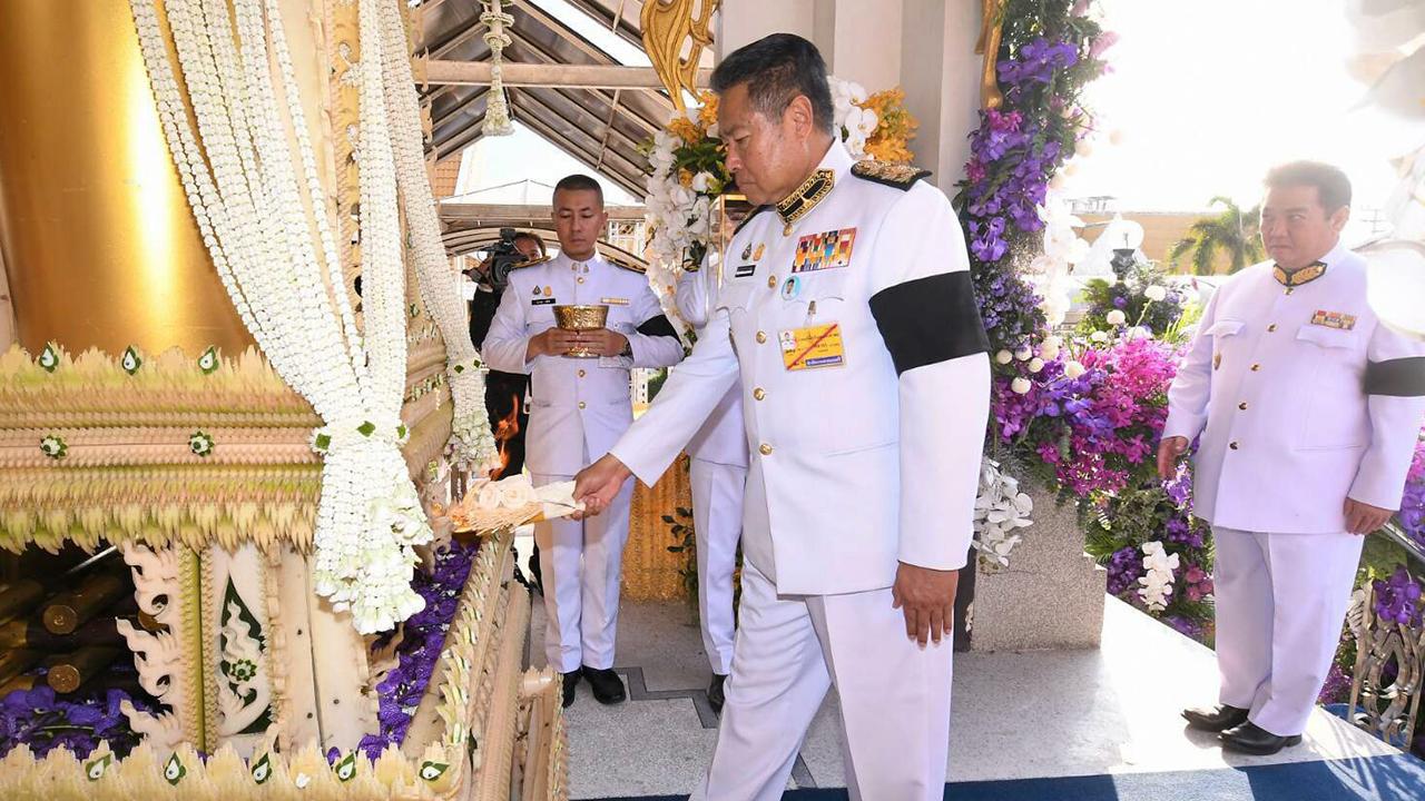 สู่สุคติ พลากร สุวรรณรัฐ องคมนตรี เป็นประธานในพิธีพระราชทานเพลิงศพ พล.อ.ถาวร รัตนาวะดี อดีตสมาชิกวุฒิสภา บิดาของ สารัชถ์ รัตนาวะดี ประธานเจ้าหน้าที่บริหาร บ.กัลฟ์ เอ็นเนอร์จี ดีเวลลอปเมนท์, สาณิต รัตนาวะดี และ สฤษดิ์ รัตนาวะดี ที่วัดพระศรีมหาธาตุวรมหาวิหาร วันก่อน.