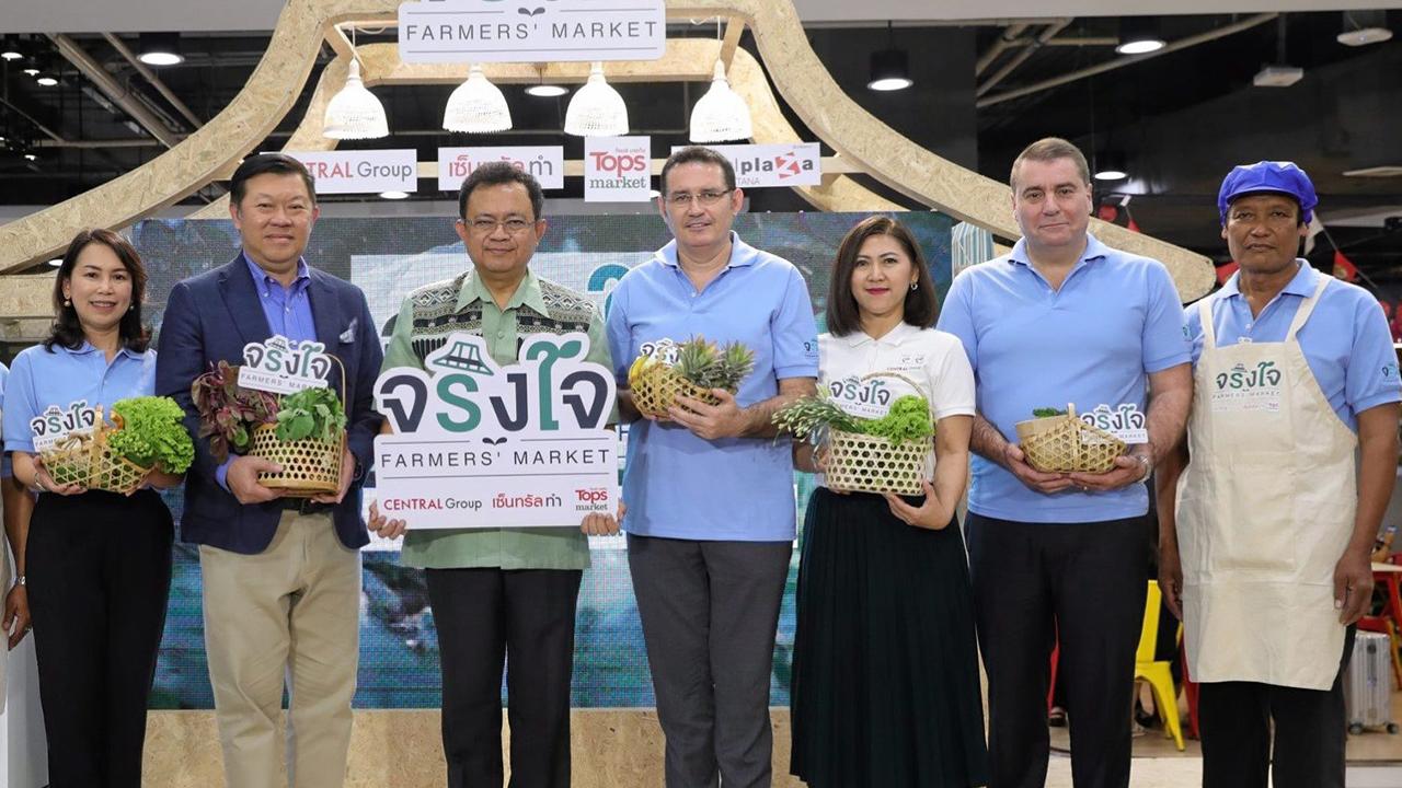 ของนนทบุรี ชลธี ยังตรง, พิชัย จิราธิวัฒน์ และ สเตฟาน คูม เปิดงาน “จริงใจ Farmer’s Market” เพื่อสนับสนุนส่งเสริมสินค้าทางการเกษตรของจังหวัดนนทบุรี โดยมี พิสมัย สีหวัลลภ, เอ็มมานูเอล คูรง และ ชยพล เขียวน้อย มาร่วมงานด้วย ที่เซ็นทรัลพลาซา แจ้งวัฒนะ วันก่อน.