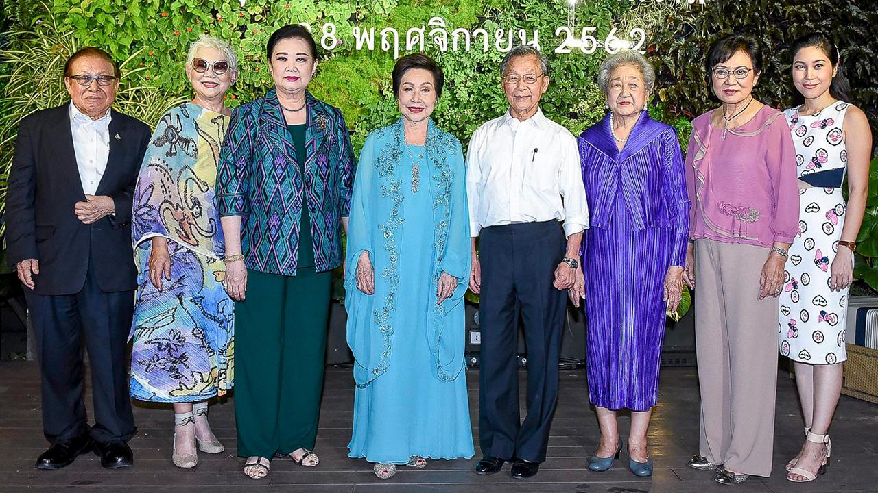 เบิร์ธเดย์ ชวน หลีกภัย, ท่านผู้หญิงอังกาบ บุณยัษฐิติ, คุณหญิงกัลยา โสภณพนิช, ภัทราวดี มีชูธน และ ณัฐปรี พิชัยรณรงค์สงคราม มาร่วมอวยพรในโอกาสครบรอบวันเกิดของ สุภาพรรณ พิชัยรณรงค์สงคราม ท่ามกลางบรรยากาศของความชื่นมื่น ที่สุภัทรา ริเวอร์เฮาส์ วันก่อน.