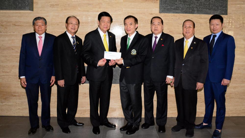 เพื่อการศึกษา ณรงค์ศักดิ์ พุทธพรมงคล พร้อมลูกชาย ธนิต พุทธพรมงคล มามอบเงิน 100,000 บาท ให้แก่ สราวุธ วัชรพล เพื่อสมทบทุนมูลนิธิไทยรัฐ โดยมี วิวัฒน์ เวศย์ไกรศรี, กวี หัสดินไพศาล และ สินชัย งามวงศ์มาศ มาร่วมในพิธีด้วย ที่ สนง.นสพ.ไทยรัฐ วันก่อน.