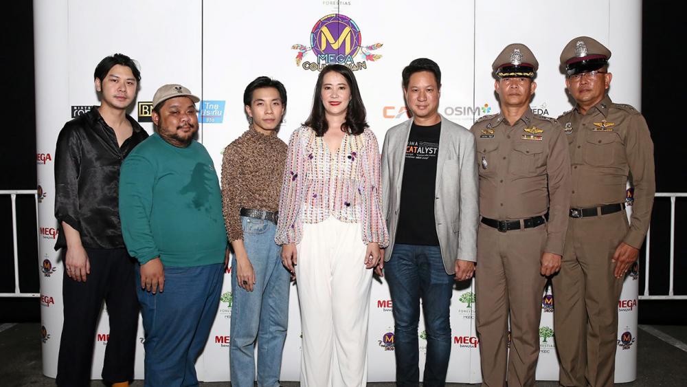 เฉลิมฉลอง พลินี คงชาญศิริ จัดงาน The Forestias by MQDC Presents Mega Countdown 2020 เพื่อร่วมเฉลิมฉลองความสุขต้อนรับปีใหม่ โดยมี ดร.ดนันท์ สุภัทรพันธุ์, พ.ต.อ.ประสาทพร ศรีสุขโข และ พ.ต.ท.สิทธิโชค สิทธิโสภณ มาร่วมงานด้วย ที่ศูนย์การค้าเมกาบางนา วันก่อน.