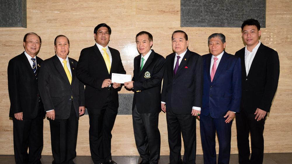 บริจาค พฤทธ์ ชื่นพาณิชยกุล มอบเงินจำนวน 100,000 บาท ในนาม สุธี มีนชัยนันท์ ประธาน บ.ชัยนันท์ค้าวัตถุก่อสร้าง ให้แก่ สราวุธ วัชรพล เพื่อสมทบทุนมูลนิธิไทยรัฐ โดยมี วิวัฒน์ เวศย์ไกรศรี และ สงวน ชื่นพาณิชยกุล มาร่วมในพิธีด้วย ที่ สนง.นสพ.ไทยรัฐ วันก่อน.