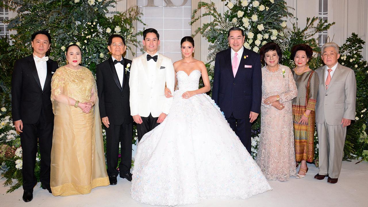 วันวิวาห์ ศ.ดร.สุรเกียรติ์ เสถียรไทย เป็นประธานในงานวิวาห์ระหว่าง ศรีริต้า เจนเซ่น บุตรี ศรีรัช ศิริบรรจง กับ กรณ์ บุตร ดร.เกษม ณรงค์เดช โดยมี ม.ร.ว.สุพรรณกัลยา ตันหยงมาศ และ ประวิทย์-อรัญญา มาลีนนท์ มาร่วมงานด้วย ที่แกรนด์บอลรูม โรงแรมโฟร์ซีซั่นส์ วันก่อน.