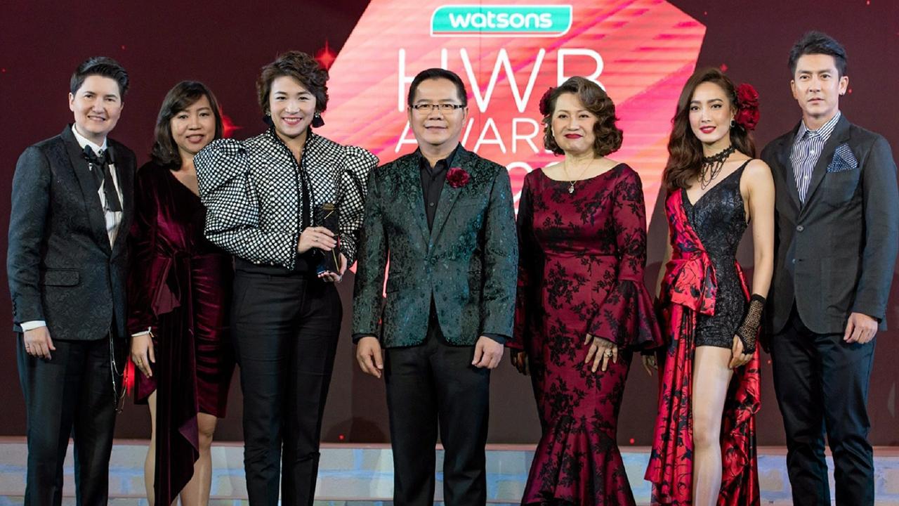 สุดยอด พสิษฐ์ มั่นคงขันติวงศ์ และ นวลพรรณ ชัยนาม จัดงาน “Health Wellness and Beauty Awards 2020” มอบรางวัลให้แก่ผู้แทนแบรนด์ผลิตภัณฑ์เพื่อสุขภาพและความงามสินค้าขายดีในร้านค้าวัตสัน โดยมี ณฐพร เตมีรักษ์ มาร่วมงานด้วย ที่โรงแรมอินเตอร์ คอนติเนนตัล วันก่อน.