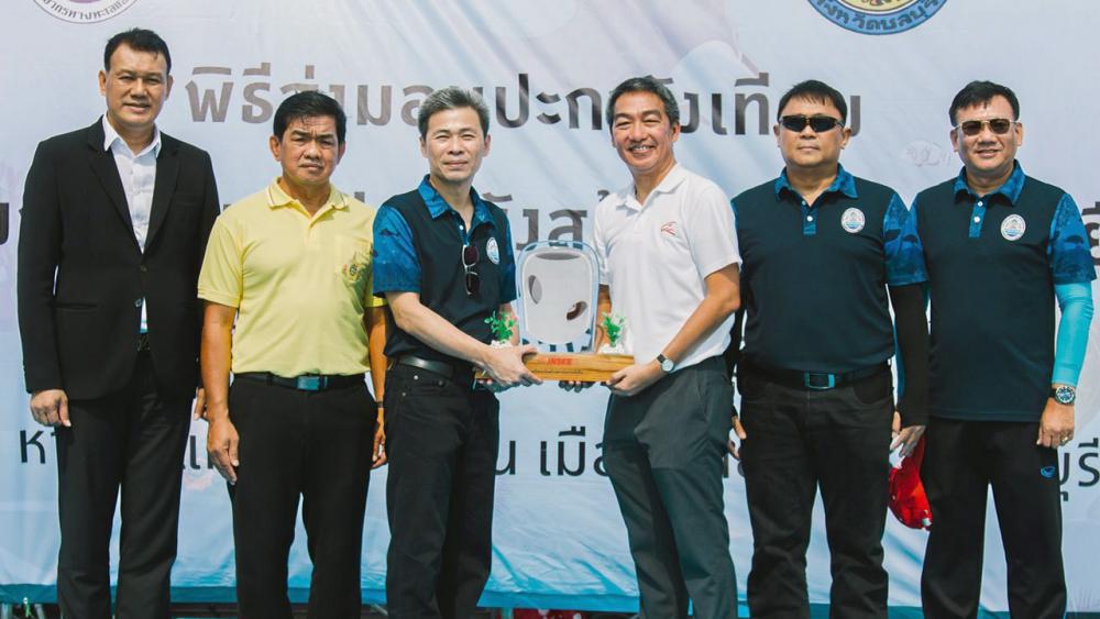 ฟื้นฟูปะการัง ยงยุทธ สง่างาม และ อุกฤต สตภูมินทร์ จัดกิจกรรมส่งมอบปะการังเทียมในโครงการอินทรีปะการังสร้างสรรค์อย่างยั่งยืน โดยมี วรพจน์ ทรัพย์เกิด, สุธรรม เพ็ชรเกตุ และ วีระพันธ์ุ ทองมาก มาร่วมงานด้วย ที่ สนง.เทศบาลเกาะล้าน อ.ศรีราชา จ.ชลบุรี วันก่อน.