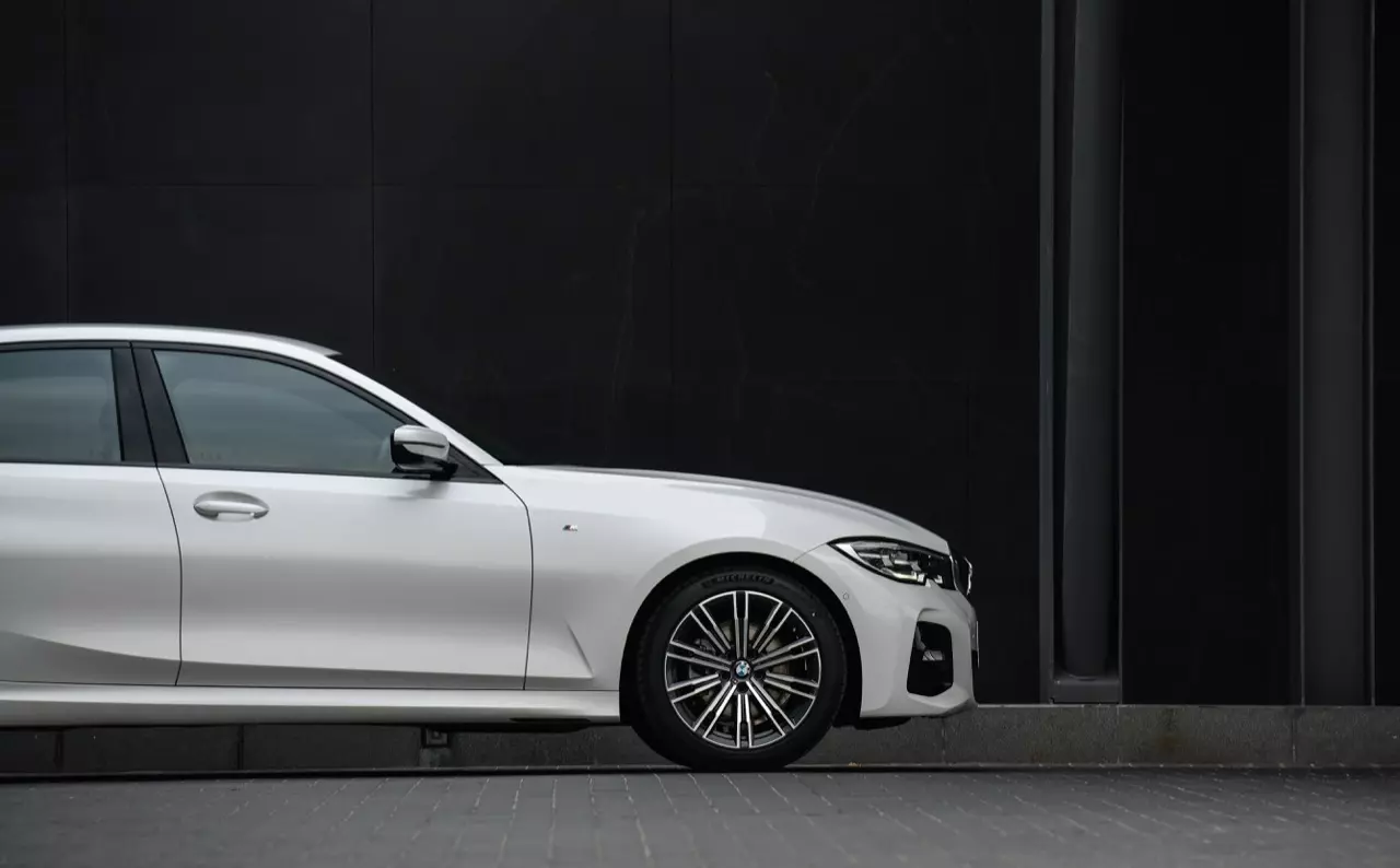 ประกอบไทยราคาน่ารัก BMW 320d ดีเซลจอมประหยัด / 330e M SPORT เสียบปลั๊ก รักษ์โลก!