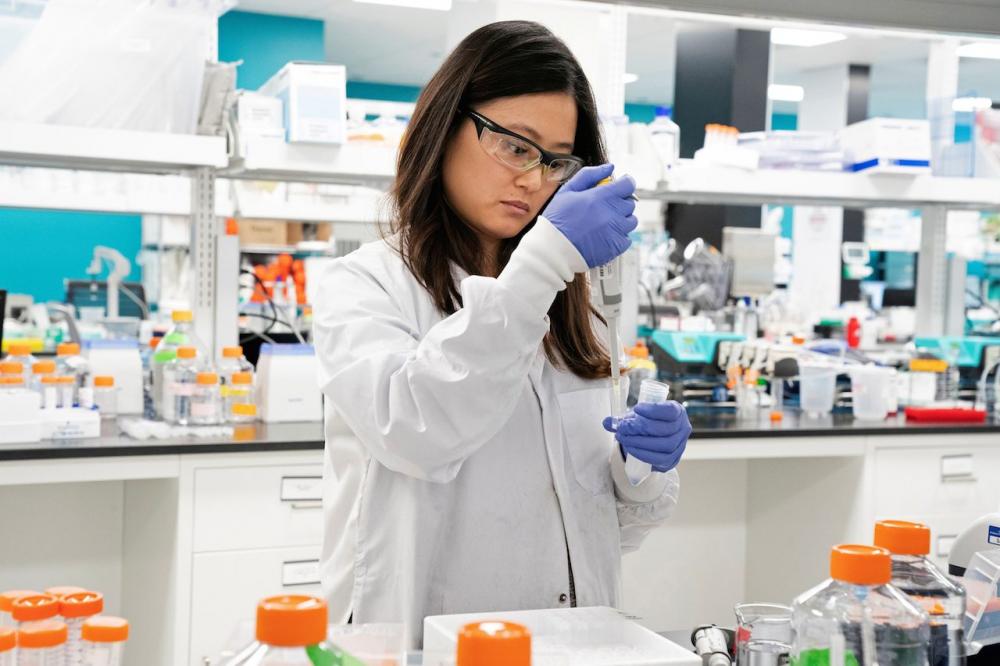 นักวิจัยของบริษัท Arcturus Therapeutics กำลังวิจัยวัคซีนต้านไวรัสโควิด-19 ที่ห้องทดลองในเมืองซาน ดิเอโก รัฐแคลิฟอร์เนีย ของสหรัฐฯ