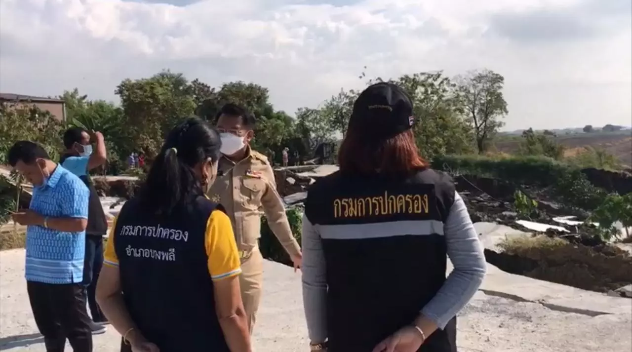 ดินสไลด์ชุมชนบ่อดินบางพลี ยังเป็นพื้นที่อันตราย เจ้าของที่จ่อเรียก 60 ล้าน (คลิป)