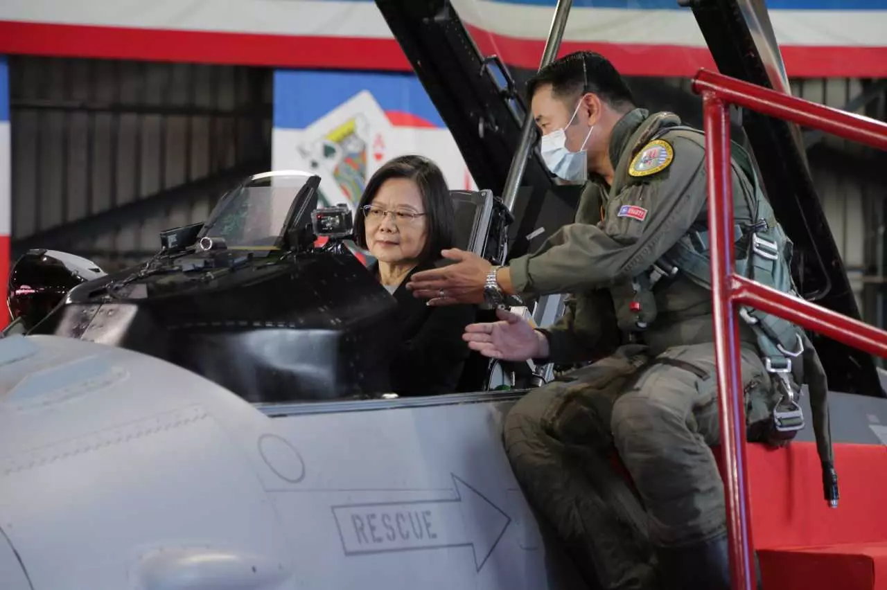 ฝูงบิน F-16V อสรพิษร้ายวรยุทธลึกล้ำ ผู้พิทักษ์ใหม่แห่งท้องนภาไต้หวัน