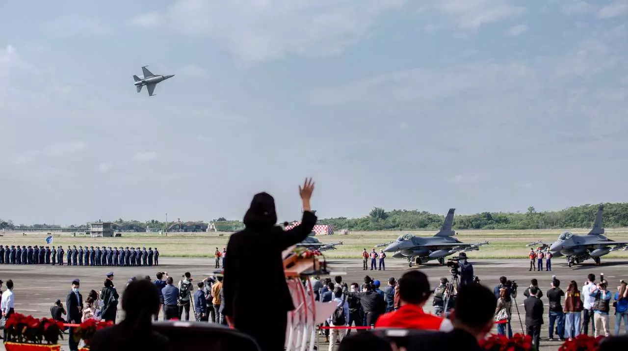 ฝูงบิน F-16V อสรพิษร้ายวรยุทธลึกล้ำ ผู้พิทักษ์ใหม่แห่งท้องนภาไต้หวัน