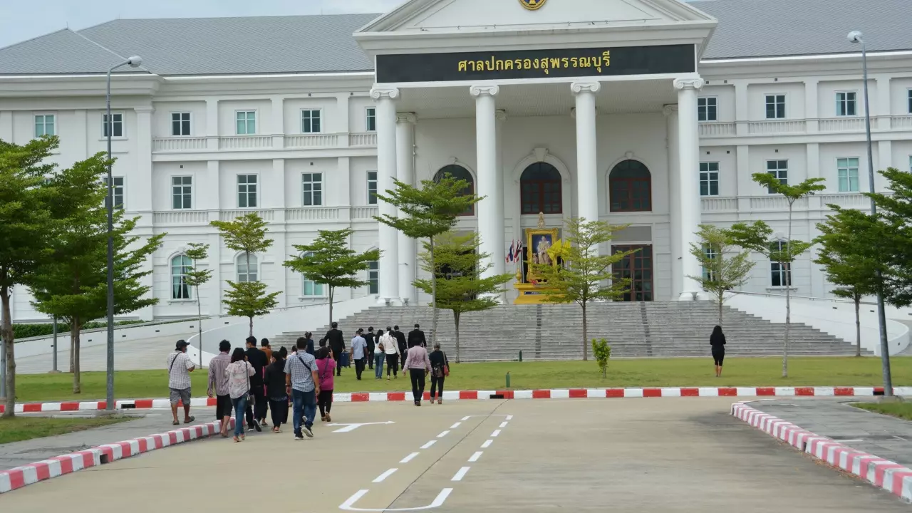 คนสุพรรณฯฟ้องควบ ก.เกษตร-กรมชลฯ เรียก 142 ล้าน ปล่อยน้ำทำนากุ้งเจ๊ง