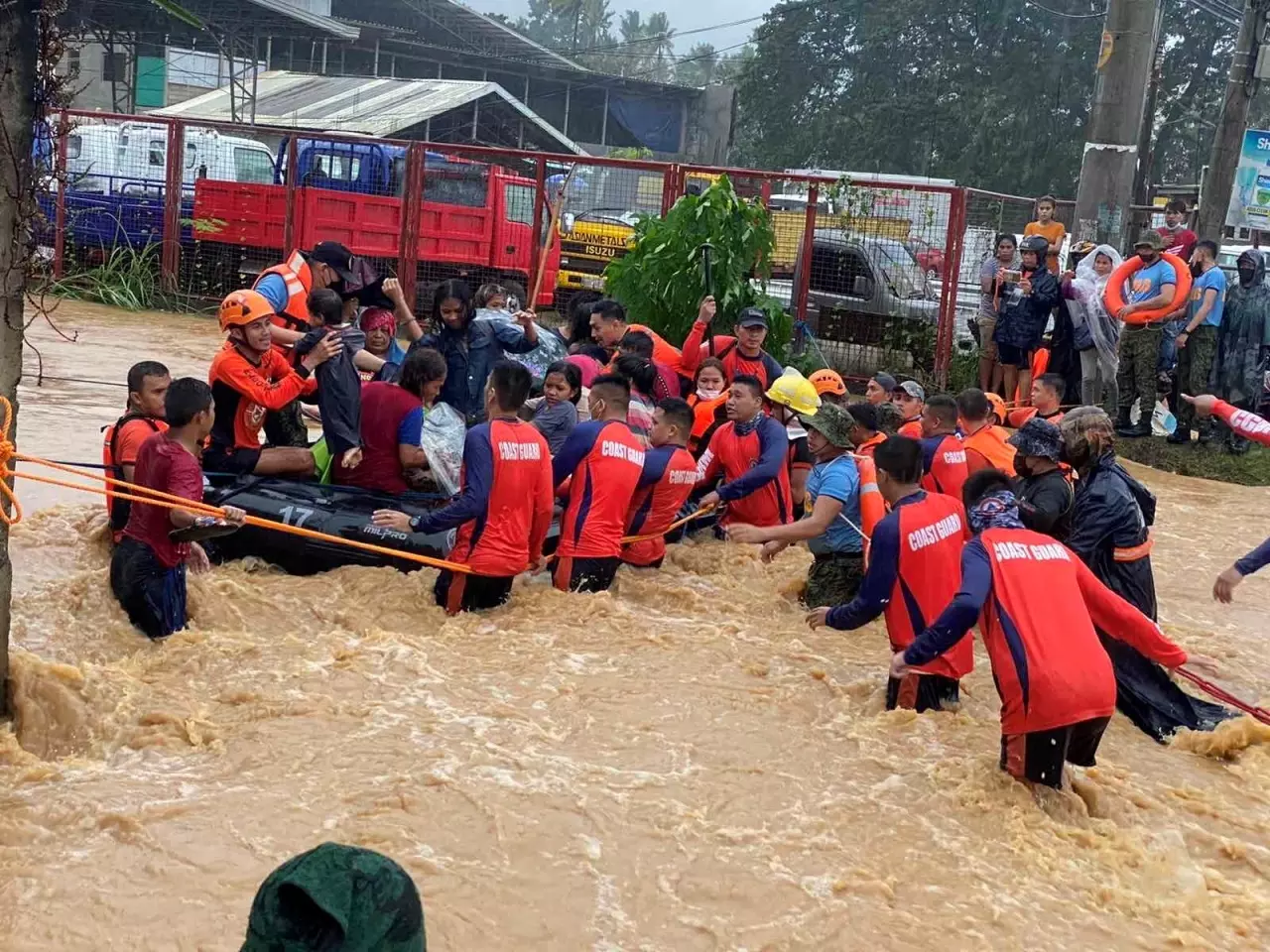 สุดสะพรึง ซุปเปอร์ไต้ฝุ่น ราอี ทวีกำลังแรงสุดระดับ 5 ถล่มฟิลิปปินส์ยับ