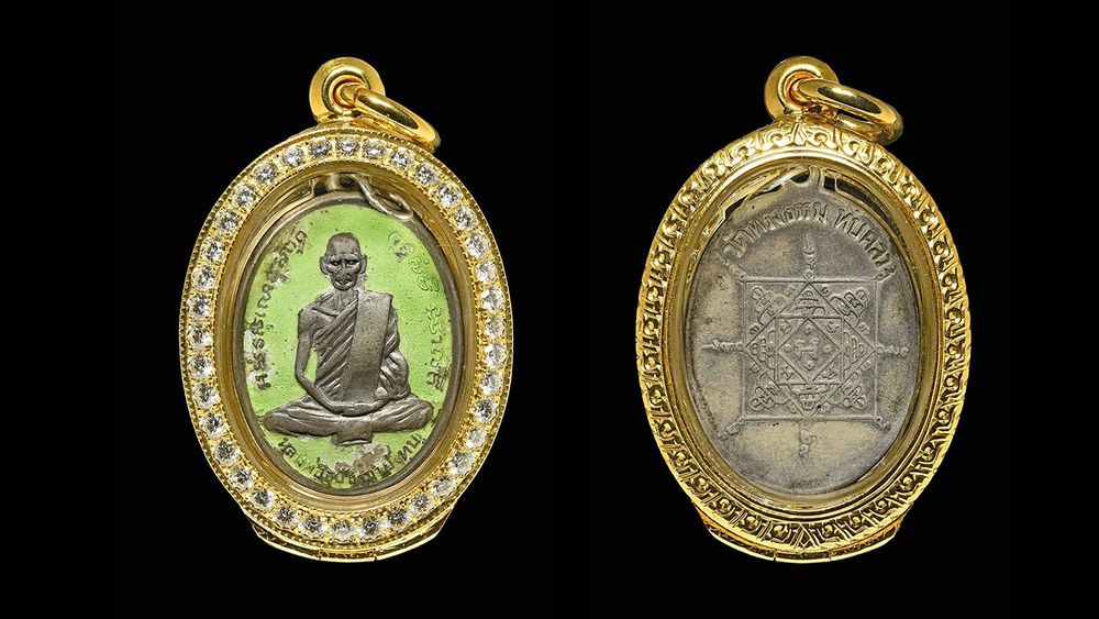 เหรียญรุ่นแรก พ.ศ.๒๔๘๓ เนื้อเงินลงยา หลวงพ่อทบ ออกวัดทรงธรรม ของ เสี่ยอาทร สุพรรณธริกา.