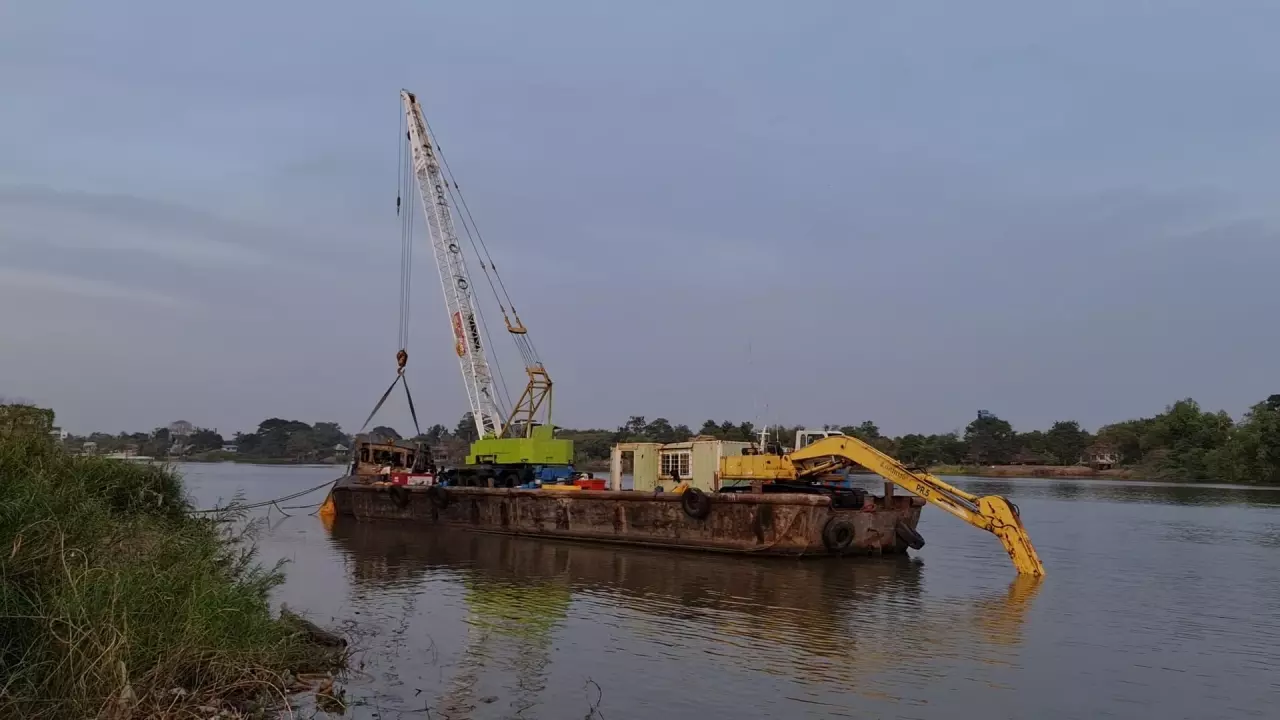 กู้สำเร็จแล้ว เรือลากจูงล่มที่อยุธยา หน้าวัดพนัญเชิง เจออีก 1 ศพ