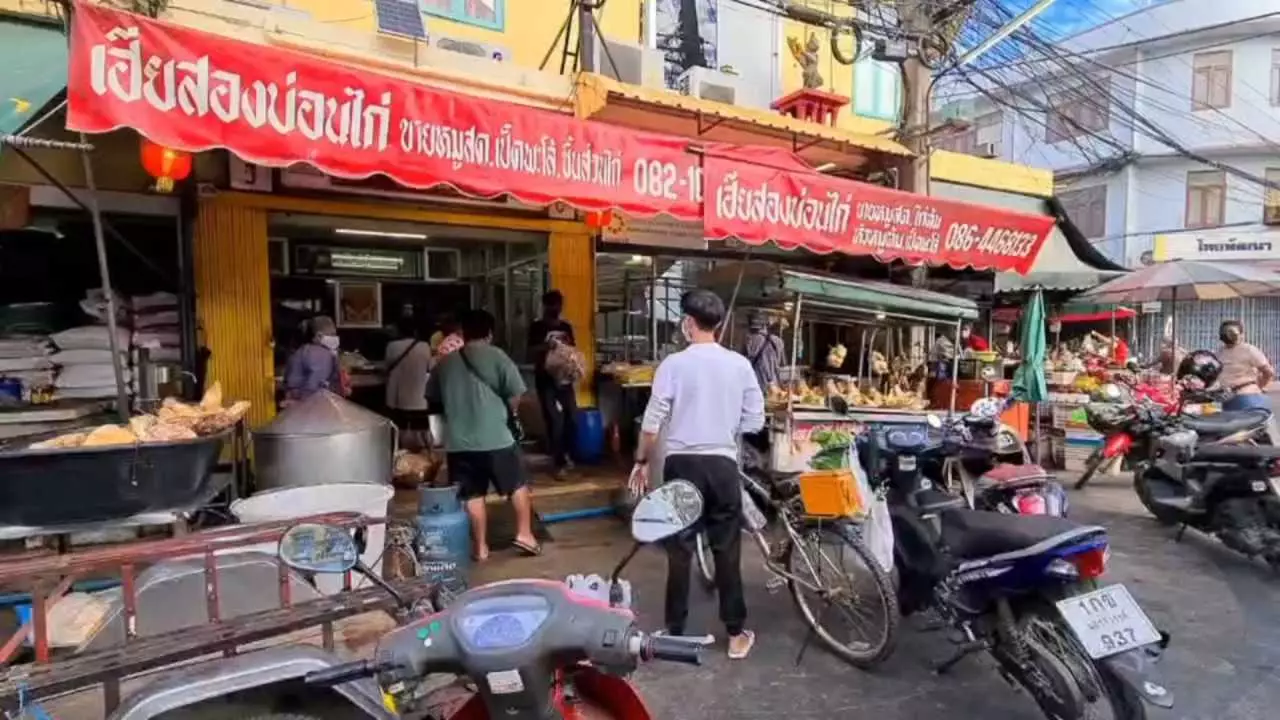 ช่วงปีใหม่หมูแพง เป็นปัญหาเดือดร้อนทั้งคนขาย คนซื้อ และร้านอาหารตามสั่ง