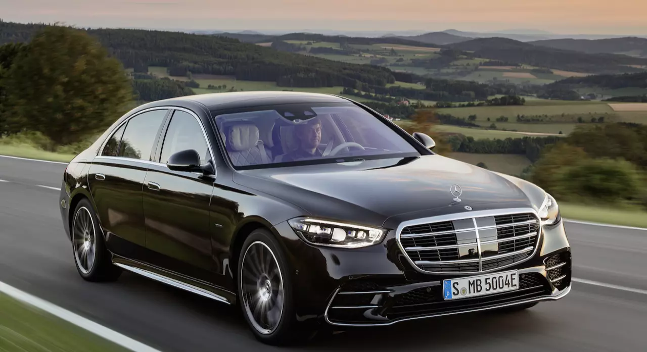 ประกอบไทย วิ่งไกลด้วยเครื่องและมอเตอร์ Mercedes-Benz S 580 e AMG Premium