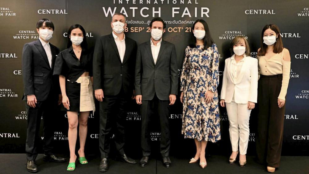 อย่าพลาด โอลิวิเยร์ บรง และ โลร็องต์ โปซ เปิดงาน “Central International Watch Fair 2021” มหกรรมนาฬิการะดับเวิลด์คลาสสุดยิ่งใหญ่แห่งปี จัดถึง 31 ต.ค. โดยมี ธาพิดา นรพัลลภ,อรวรรณ ทิพย์สุวรรณพร และ รชาดา ไชยโชติ มาร่วมงานด้วย ที่เซ็นทรัลชิดลม วันก่อน.