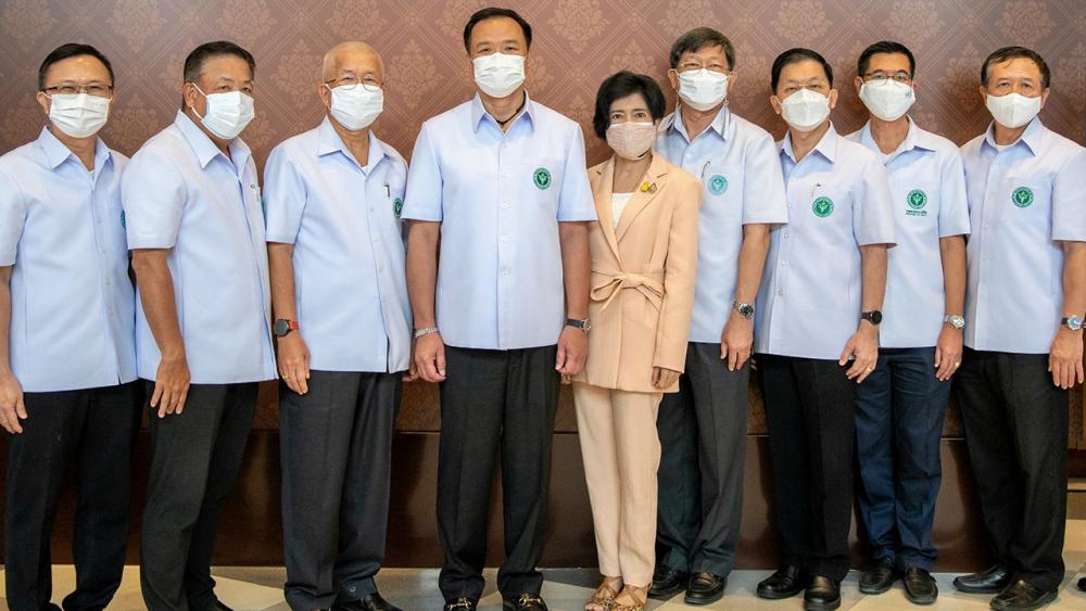 ฉีดวัคซีน อนุทิน ชาญวีรกูล รมว.สาธารณสุข ไปตรวจเยี่ยมจุดบริการฉีดวัคซีนโควิด-19 ของจังหวัดนนทบุรี โดยมี นพ.ม.ล.สมชาย จักรพันธุ์, นพ.เกียรติภูมิ วงศ์รจิต, นพ.ศุภกิจ ศิริลักษณ์, โสภณ เมฆธน และ รุจิเรศ นีรปัทมะ ร่วมไปเยี่ยมด้วย ที่เซ็นทรัลพลาซา เวสต์เกต วันก่อน.
