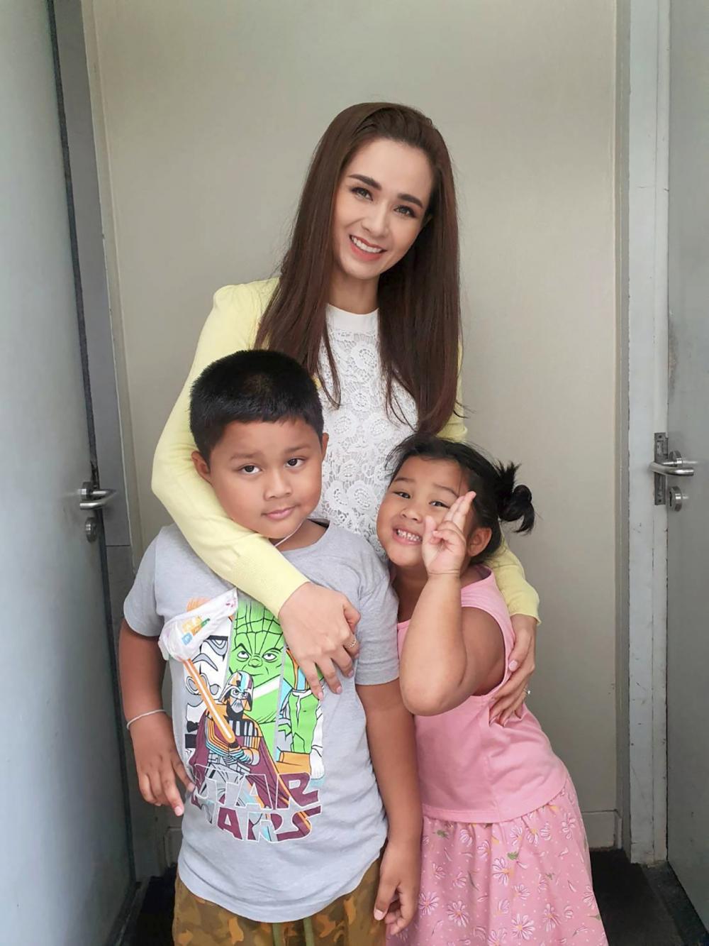 แม่บีกับน้องภูผา-น้องฟ้าใส