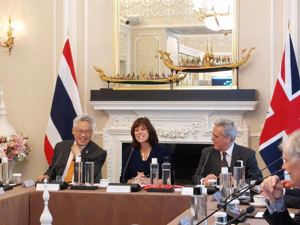 สัมมนาร่วมมือ พิษณุ สุวรรณะชฎ ออท. ณ กรุงลอนดอน อังกฤษ เป็นประธานในงานสัมมนาธุรกิจเพื่อส่งเสริมความร่วมมือด้านการค้าการลงทุนระหว่างไทยกับสหราชอาณาจักร ขับเคลื่อนโมเดลเศรษฐกิจ BCG ของไทย ที่สถานทูต.